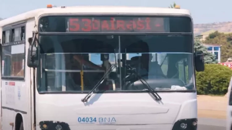 Badamdarda 53 saylı avtobus 10 dəqiqəlik yolu 40 dəqiqəyə gedir... - VİDEO