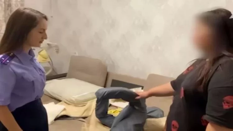 Ana 9 aylıq oğlunu ölümə tərk etdi - Ölsün deyə evdə tək qoyub - FOTO