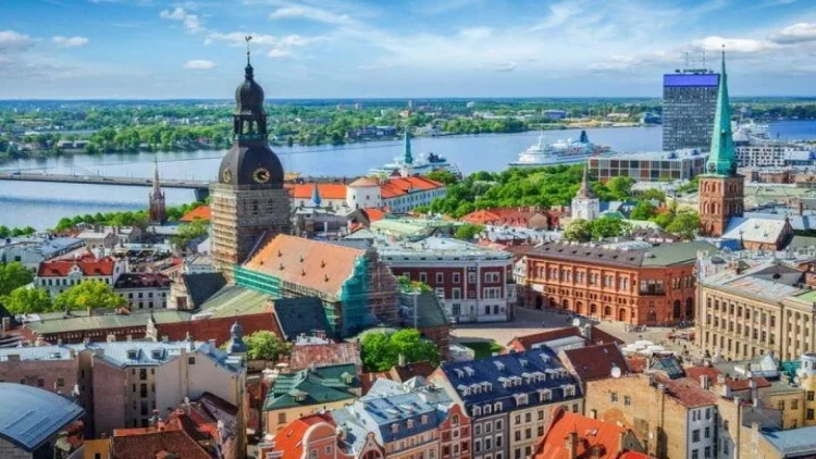 Bu ölkə minlərlə Rusiya vətəndaşını ölkədən qovur