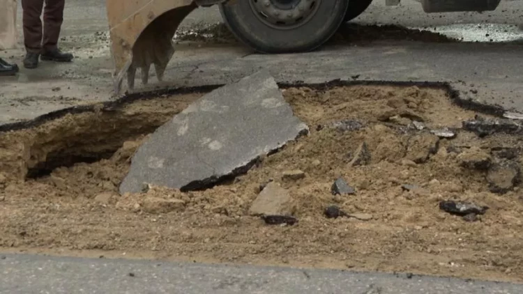 Bakıda yol çökdü - VİDEO