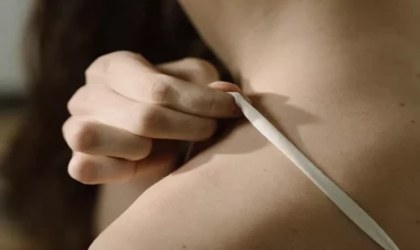 Günlük evə kamera quraşdırıb, görüntülərlə şantaj edən dəstə tutuldu - VİDEO - FOTO