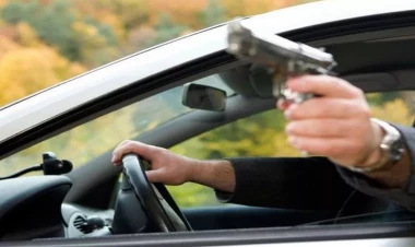 Parkinq davası faciə ilə bitdi - Polis zabiti güllələndi