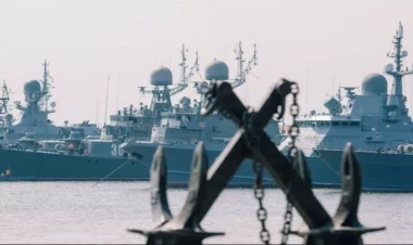 Rusiya hərbi gəmiləri Qara dənizdə dinc sakinləri təhdid edir