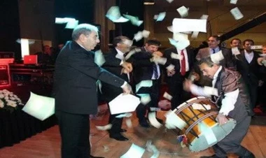 Bu ölkədə toylarda pul səpmək qadağan edildi