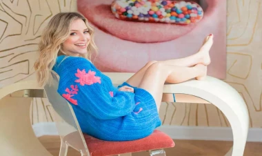 45 yaşlı aktrisanın yol kənarında çılpaq görüntüləri yayıldı - VİDEO - FOTO