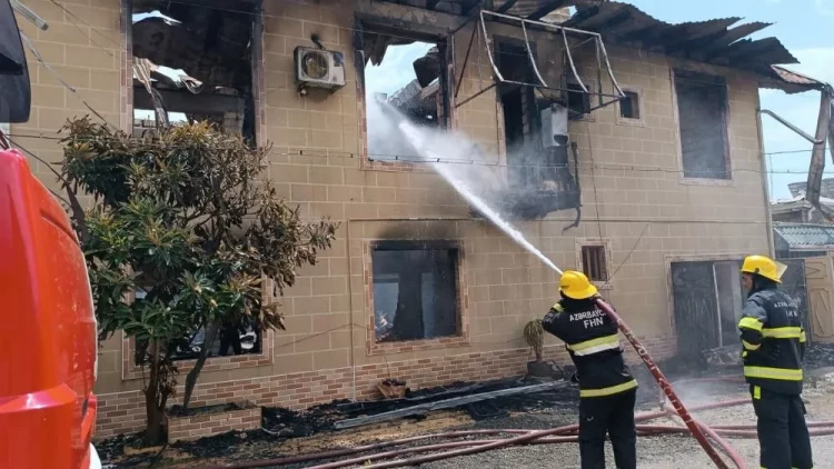 Yoldaşının ad günündə iş adamının evi yandı - FOTO