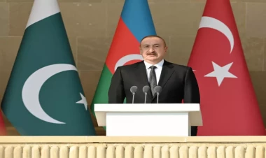 İlham Əliyev: Pakistan hərbçilərinin paradda iştirakı Azərbaycan, Türkiyə, Pakistan xalqlarının, ordularının birliyinin təzahürüdür - VİDEO