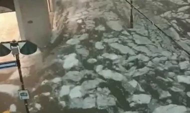 İtaliyada anomal hava: Küçələrdə buzlu çaylar əmələ gəldi