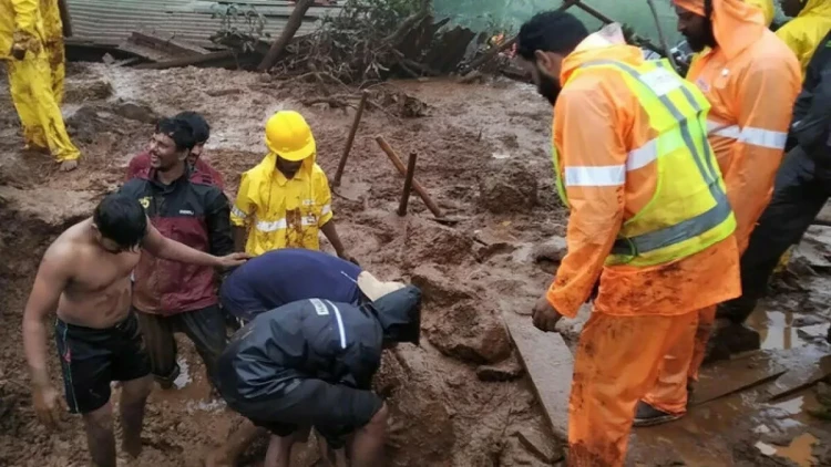 Hindistanda torpaq sürüşməsi olub: 26 ölü