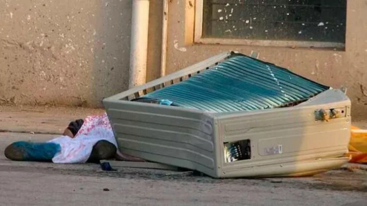 Küçədən keçən tələbənin başına kondinsioner düşdü, öldü - FOTO