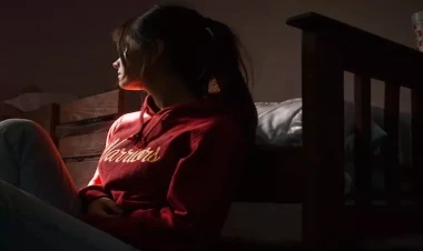 15 yaşlı qız itkin düşdü