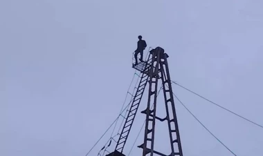 Bakıda qülləyə çıxan 18 yaşlı gənc belə xilas edildi - ANBAAN VİDEO