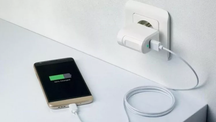 Telefonu şarj etməzdən əvvəl bunu edin - Unutmayın