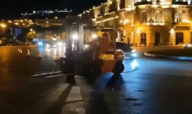 Azneft dairəsində avtokarla “avtoş”luq etdi - VİDEO