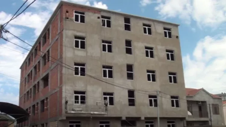 4 ildir pulunu verib aldıqları mənzillərə köçə bilmirlər... - VİDEO