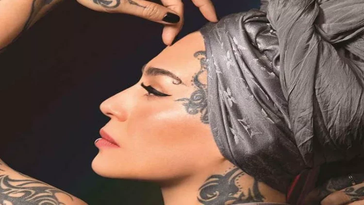 Rusiyaya buraxılmayan müğənni: Bunu etmək üçün gərək kiminləsə yatasan