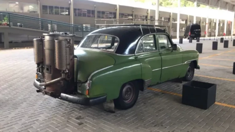 Bu avtomobil odunla işləyir