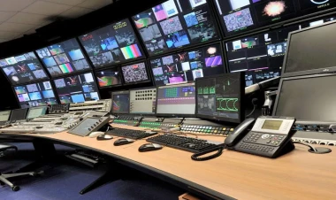 İstanbulda televiziya binasına silahlı basqın - VİDEO