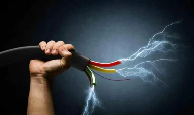 Ağsuda 4 yaşlı uşağı elektrik cərəyanı vurub