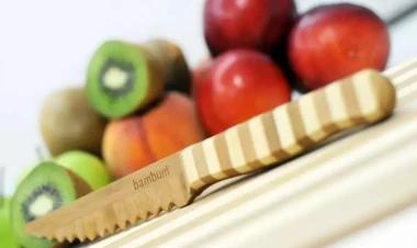 Nəzarətsiz qalan uşağın başına gələn BƏDBƏXT HADİSƏ - Meyvə bıçağı gözünə... - FOTO