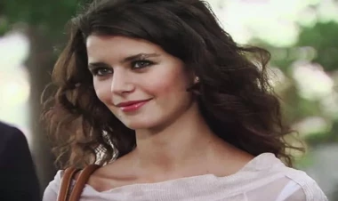 Beren Saat əlil arabasında görüntüləndi - VİDEO