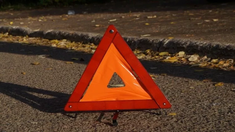 Yasamalda DƏHŞƏTLİ QƏZA: Maşın mağazaya çırpıldı - FOTO