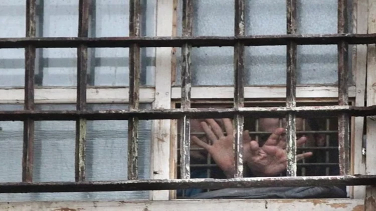 Arvadını boğmuşdu, həbsxanadan meyiti tapıldı