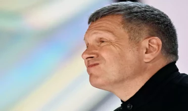 Makron zavallı, çirkin əclafdır - Solovyov