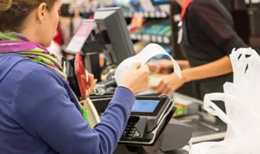 Marketlərin qiymət tələsi - Vitrin və kassada qiymət fərqinə niyə nəzarət olunmur?