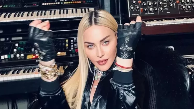 Madonna ilk dəfə Nyu-Yorkda gəzintiyə çıxdı - VİDEO - FOTO