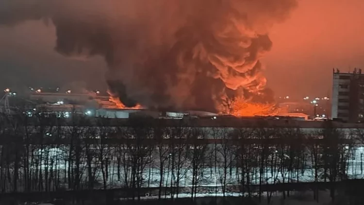 Rusiyanın neft-kimya zavodu vuruldu – VİDEO