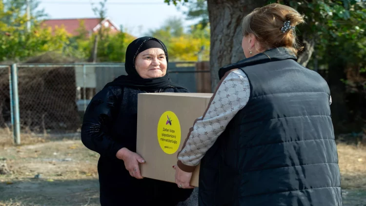 Yelo Bank Xocavənddə yaşayan şəhid ailələrinə Zəfər sovqatı təqdim edib - FOTO