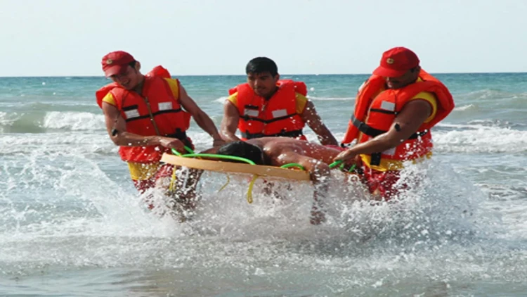 Batma təhlükəsi ilə üzləşən 2 nəfər xilas olunub