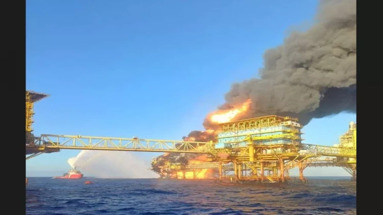 Meksika körfəzində neft platformasında güclü yanğın başlayıb: ölən və yaralılar var - VİDEO