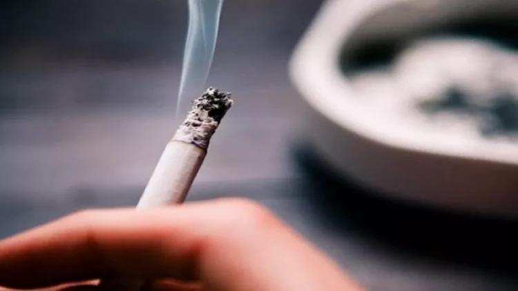 Nazirlikdən siqaret çəkənlərə xəbərdarlıq