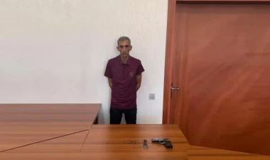 Novxanıda “Makarov” satmaq istəyən şəxs saxlanılıb - VİDEO