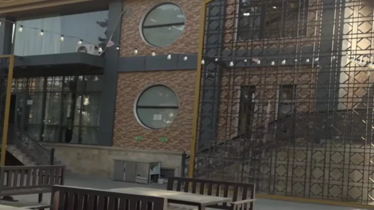 Bakıxanovda restoranda işçi işığı yandırdı, partlayış baş verdi - təfərrüat