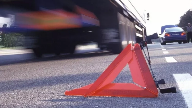 Avtobus çevrildi: 4 ÖLÜ, 15 YARALI