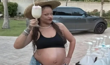Hamilə Rihanna sevgilisi ilə Barbadosda belə dincəlir - FOTO
