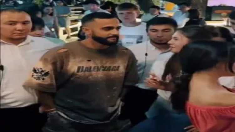 Azərbaycanlı bloqerə Qazaxıstanda fanatları 