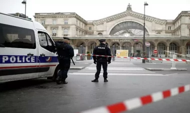 Fransada 10 şəhərdə komendant saatı tətbiq edildi