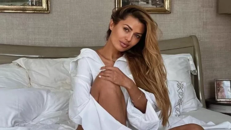 Məşhur model 250 min dollarlıq əməliyyata hazırlaşır