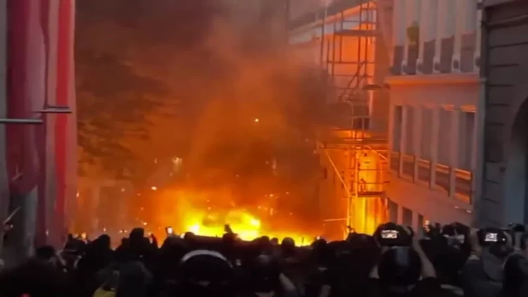 Fransa diktaturası xalqa divan tutur - Paris, Tuluza, Lionda 100-dən çox yaşayış məntəqəsi yanır - VİDEO