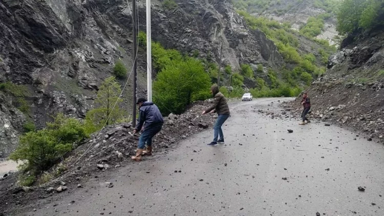 İsmayıllı-Lahıc yolunda hərəkət qismən bərpa olunub