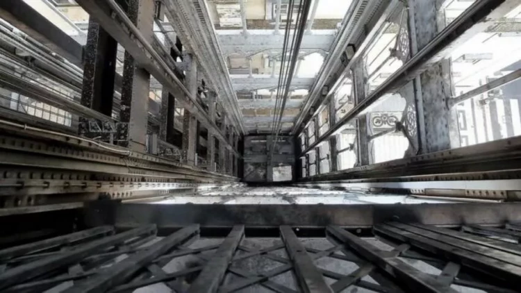 Bakıda çoxmərtəbəli yaşayış binasının lifti qırılıb, xəsarət alanlar var