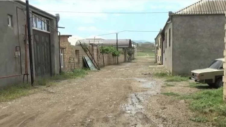 Gəncə sakinləri yol problemindən əziyyət çəkirlər - VİDEO