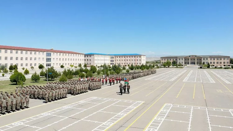 Əlahiddə Ümumqoşun Orduda gənc əsgərlər növbəti xidmət yerlərinə göndərilib - FOTO - VİDEO