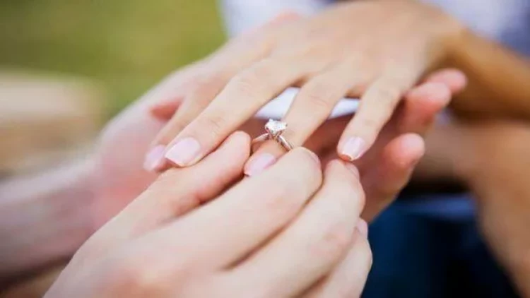 ATU-nun məzun günündə evlilik təklifi - VİDEO