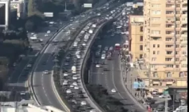 Yeni zolağa görə həftəsonu kilometrlərlə tıxac yarandı - VİDEO