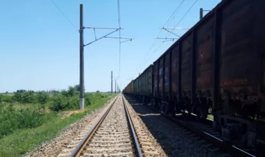 Neftçalada qatar yük maşınını vurub, ölən var - FOTO